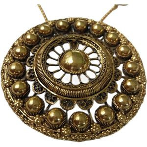 Zeeuws Meisje - Hanger met ketting -Zeer exclusieve supergrote Zeeuwse knop verguld met laagje echt goud. Doorsnede 7 cm. Met lange 60 cm en korte 40 cm vergulde bolletjesketting plus verlengkettinkje