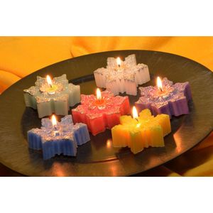 Geschenkdoos met 6 grote STER KAARSEN (B) in 6 kleuren, Gemaakt door Candles by Milanne