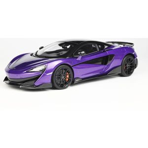 Het 1:18 gegoten model van de McLaren 600 LT in paars. De fabrikant van het schaalmodel is LCD Models. Dit model is alleen online verkrijgbaar