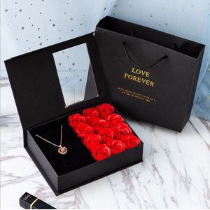 Valentijn Giftbox met Ketting - Valentijnsdag Cadeau - Cadeau - Liefde - Cadeaubox - Kadobox – Rozen