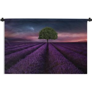 Wandkleed Bloemenvelden - Boom in een paars bloemenveld Wandkleed katoen 60x40 cm - Wandtapijt met foto