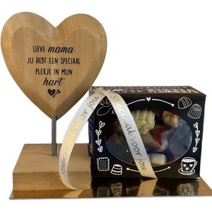 Moederdag - Wooden Heart - Mama - Bonbons - Lint: Speciaal voor jou - Cadeauverpakking