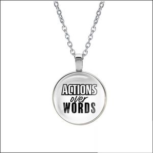 Ketting Glas - Actions over Words