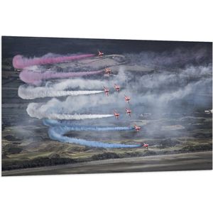 WallClassics - Vlag - Vliegtuigshow met Gekleurde Rook - 120x80 cm Foto op Polyester Vlag
