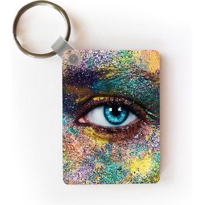Sleutelhanger - Vrouw met blauw oog en gekleurde poeder - Uitdeelcadeautjes - Plastic
