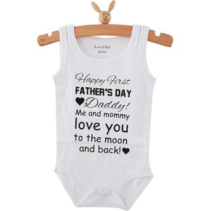 Baby Rompertje tekst papa eerste Vaderdag cadeau | Happy first father’s Day daddy me and mommy love you to the moon and back | mouwloos | wit zwart | maat 86-92