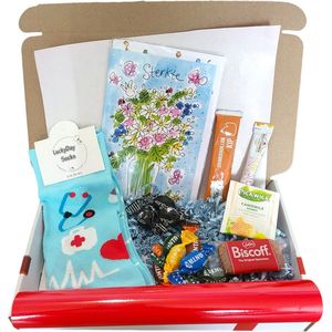 Cadeau box – Beterschap – Ziek - Verrassing Pakket – Zuster - Gif box – Grappig - Cadeau voor vrouw man – Kado – Sokken - LuckyDay Socks - Verjaardag cadeau – Geschenkdoos – Maat 41-45