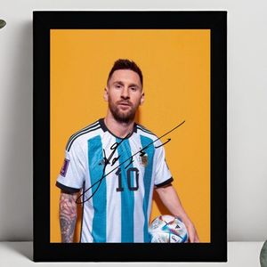 Lionel Messi Ingelijste Handtekening – 15 x 10cm In Klassiek Zwart Frame – Gedrukte handtekening – Paris Saint Germain - PSG - Voetbal - Football - FC Barcelona - Winner - Inter Miami