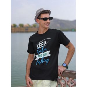 Shirt - Keep calm and go fishing - Wurban Wear | Grappig shirt | Leuk cadeau | Unisex tshirt | Vissen | Grappig shirt voor vissers | Vis shirt | Visspullen | Kunstaas | Zwart