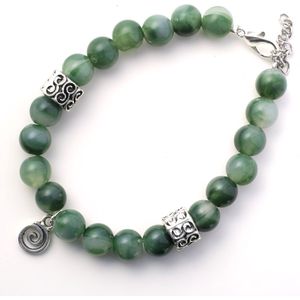 Groene armband met spiraalbedeltje