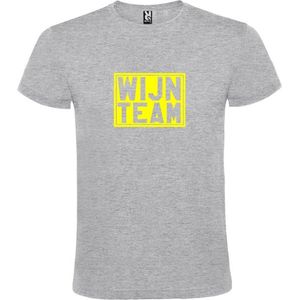 Grijs T shirt met print van "" Wijn Team "" print Neon Geel size L