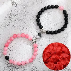 Magnetische Hartjes Kralen Armband Set + Rozenblaadjes = Valentijn Cadeautje voor Hem en Haar - Valentijnsdag voor Mannen Cadeau Kadootjes