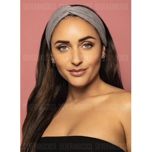 SilverAndCoco® - Suede Haarband Festival Strik Dikke Fluffy Elastische Hoofdband Gedraaid / Brede Boho Vrolijke Zomer Haarbanden Dames / Elastische Meisjes Make up Knoop Bandana Breed - Grijs