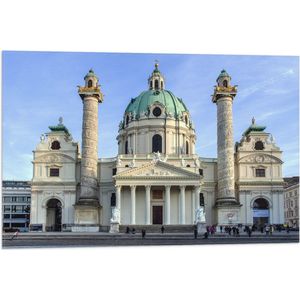 WallClassics - Vlag - Karlskirche Kerk in Oostenrijk - 75x50 cm Foto op Polyester Vlag