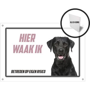 Waakbord/ bord alu di-bond | ""Hier waak ik"" | 30 x 20 cm | Labrador Retriever Zwart | Aluminium bord | Met 4 boorgaten | Waakhond | Pet | Hond | Betreden op eigen risico | Gevaarlijke hond | Afschrik | Mijn huisdier | Roestvrij | 1 stuk