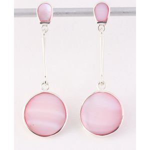 Lange zilveren oorstekers met roze parelmoer
