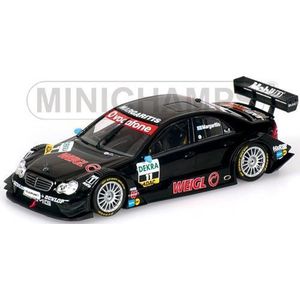 De 1:43 Diecast Modelcar van de Mercedes-Benz CLK, Team Person Motorsport #11 van de DTM 2006.De bestuurder was A. Margeritis.Dit schaalmodel is beperkt door 1008 stuks. De fabrikant is Minichamps.Dit model is alleen online beschikbaar