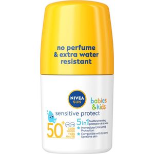 NIVEA SUN Babies & Kids Sensitive Roll-On Zonnebrand Stick - Baby en Kind - SPF Factor 50 - Zonnestick Gevoelige huid - Ongeparfumeerd - Zonbescherming - Extra waterbestendig - 50 ml