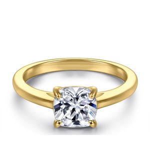 Elara - 18k Geelgouden Cushion Solitair Moissanite Ring - 5 karaat