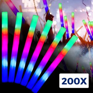 200x Led Foam Sticks - Multicolor Led - Lange Brandduur - Neon Party Sticks - Verjaardag Feest Versiering - Foam Lichtstaaf - Lampjes Kerst - Glow in The Dark