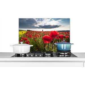 Spatscherm keuken 70x50 cm - Kookplaat achterwand Klaprozen tegen een dramatische stormachtige lucht - Muurbeschermer - Spatwand fornuis - Hoogwaardig aluminium