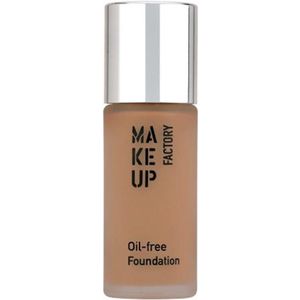 Make Up Factory Oil-free foundation 13