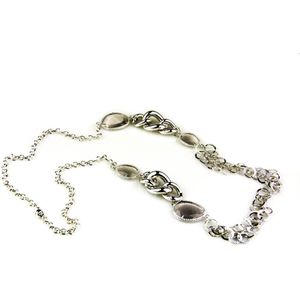 model Chanel collier in brons zilverkleurige schakels en grijze stenen
