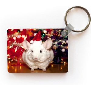 Sleutelhanger - Een Witte Chinchilla draagt een kerstmuts - Uitdeelcadeautjes - Plastic