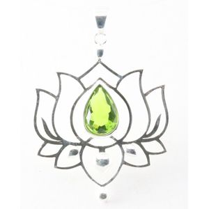 Opengewerkte zilveren lotus hanger met peridoot