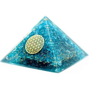 Orgonite Piramide van Blauwe Topaas met Flower of Life (70 mm)