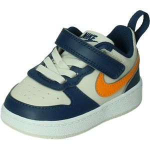 Nike court borough low recraft in de kleur ecru.