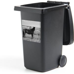 Container sticker Paarden - Dieren - Portret - Zwart wit - Platteland - 40x40 cm - Kliko sticker