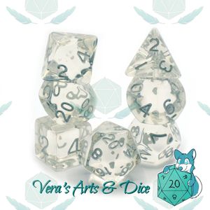 Polyset Dice | Dobbelstenen - Set Van 7 Stuks - Wit Doorzichtig Transparant| Voor D&D en Andere Rollenspellen | Plastic Dobbelstenen Set voor Dungeons and Dragons | Polyhedral Dice Set | Met Mooie Zwarte Velvet Dice Bag voor Ongeveer 3 Sets