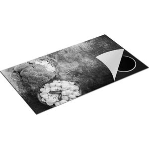 Chefcare Inductie Beschermer Bloemkolen op een Grijze Tafel - Zwart Wit - 95x55 cm - Afdekplaat Inductie - Kookplaat Beschermer - Inductie Mat
