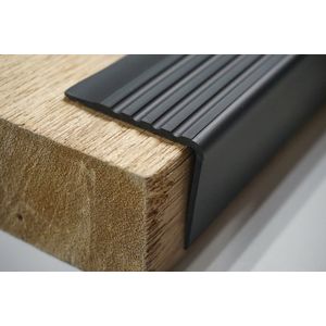 Trapneusprofiel Zelfklevend trapprofiel PVC Rubber - 50x42mm X Zwart Lengte 110cm - Rubber hoekprofiel - trapneus - rubber hoekprofiel - traptrede profiel