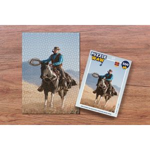 Puzzel Een cowboy op een paard tegen een grijze hemel - Legpuzzel - Puzzel 500 stukjes