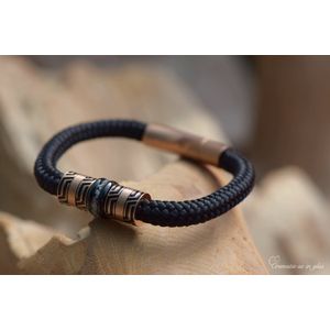 Urn-Crematie-as heren armband- Sieraad wordt voor u op maat gemaakt!- 6mm Sail Rope heren armband met crematie-as verwerkt in bedel- Design rvs kralen-Herinneringsarmband-Assieraad-urn-mat rosé rvs klik sluiting -Crematie-as verwerkt in glas en hars