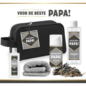 Geschenkset ''Voor De Beste Papa"" - 5 Producten | Giftset Voor Hem - 700 Gram - Toilettas - Vaderdag - Vader - Cadeau Man - Verjaardag - Kerst - Kerstpakket - Bodylotion - Srubzout - Douchegel - Zwart - Goud - Grijs