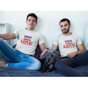 Shirt - Love is all that matters - Wurban Wear | Grappig shirt | Pride | Unisex tshirt | Pride vlag | Regenboog vlag | LGBTQ | Make up | Gay | Liefde | Wit