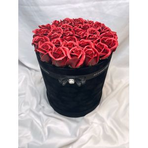 AG Luxurygifts Flowerbox - velvet box - rozen box - cadeau - cadeau box - Valentijnsdag - soap roses - moederdag cadeau - liefde cadeau