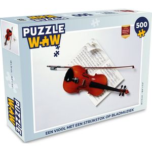 Puzzel Een viool met een strijkstok op bladmuziek - Legpuzzel - Puzzel 500 stukjes