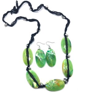 Behave Sieraden set - ketting - oorbellen - groen - zwart - kralenketting - oorhangers - dames - 2-delig