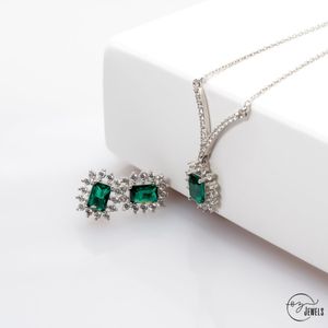 OZ Jewels Zilveren Ketting- en Oorbellen set met Synthetische Smaragd en Zirkonium - Accessoires - Liefdessieraden - Liefdesketting - Damesketting - Dames Oorbellen - Valentijnsdag - Cadeau - Moederdag - Ketting Meisje - Sieraden Dames