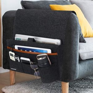 Afstandsbediening Houder voor Sofa Bank Stoel met Water Fleshouder - Antislip Armsteun Organizer voor Magazine Mobiele Telefoon iPad Tablet Oplaadkabel - Donkergrijs