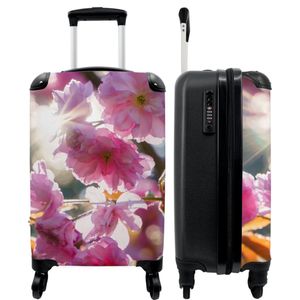 NoBoringSuitcases.com - Koffer - Bloemen - Bloesem - Roze - Lente - Zon - Past binnen 55x40x20 cm en 55x35x25 cm - Trolley handbagage - Valiezen met wieltjes volwassenen - Reiskoffer op wielen - Rolkoffer lichtgewicht