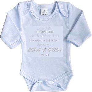 La Petite Couronne Romper Lange Mouw ""Voor dit rompertje ben ik nog te klein maar willen jullie straks mijn opa & oma zijn?"" Unisex Katoen Wit/zilver Shiny Maat 62