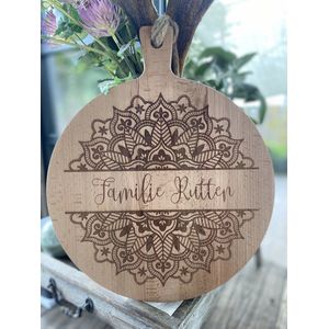 Creaties van Hier - Serveerplank - Gepersonaliseerd Cadeau - Mandala - Hout - 40 cm