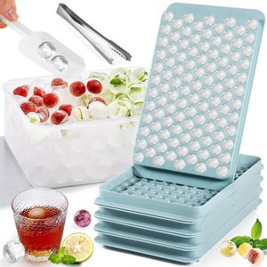 Mini-ijsblokjesvormen, 4 x 104 stuks kleine ijsblokjes, ijsblokjeshouder, 1,4 cm bolvorm, voor het koelen van dranken, koffie, sap (4 blauwe tablets, containers, schep & ijstang, ijstang
