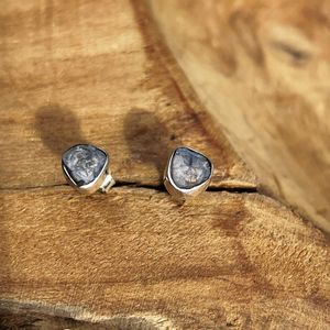 Zilveren oorstekers met ongeslepen diamant - Sterling Silver 925 - Ruwe Diamant - In duurzaam Geschenkzakje