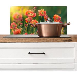 Spatscherm keuken 70x30 cm - Kookplaat achterwand Bloemenveld - Zonnestralen - Oranje - Muurbeschermer - Spatwand fornuis - Hoogwaardig aluminium